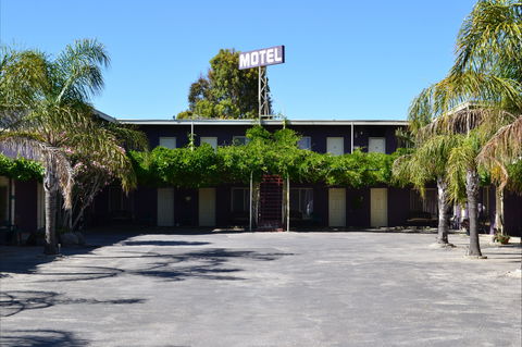 Barossa Gateway Motel - Sunshine Coast Guide 1