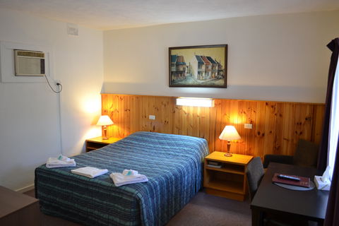 Barossa Gateway Motel - Sunshine Coast Guide 3