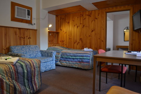 Barossa Gateway Motel - Sunshine Coast Guide 5
