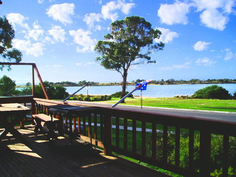 Bridport Seaside Lodge - Sunshine Coast Guide 1
