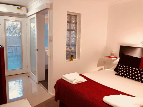 Canberra Short Term And Holiday Accommodation - Sunshine Coast Guide 0