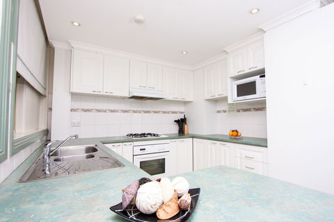 Canberra Short Term And Holiday Accommodation - Sunshine Coast Guide 4