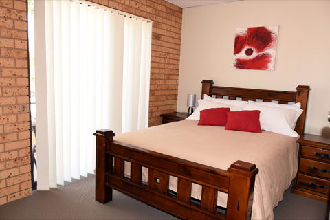 Central Wagga Apartments: Salmon Apartment - Sunshine Coast Guide 0