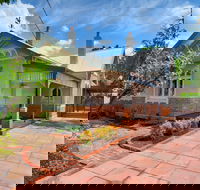 Crisp Street Cottage - Sunshine Coast Guide