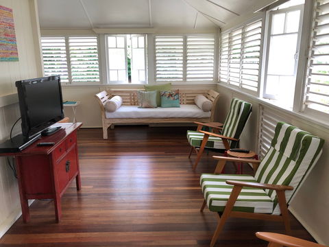 Daggoombah Holiday House - Sunshine Coast Guide 1