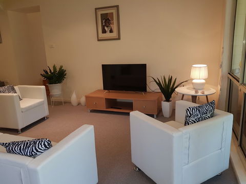 Ellie's Hide-Away At Malua Bay - Sunshine Coast Guide 2