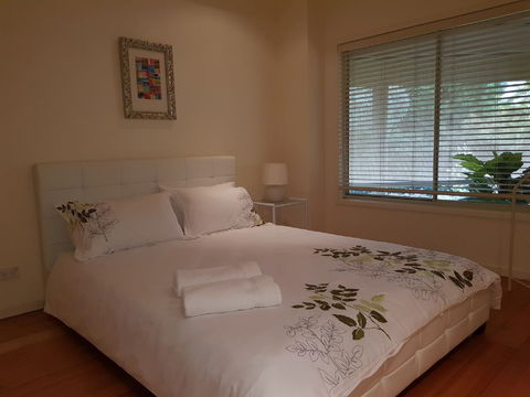 Ellie's Hide-Away At Malua Bay - Sunshine Coast Guide 5