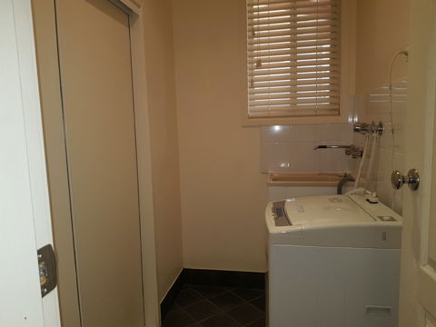 Ellie's Hide-Away At Malua Bay - Sunshine Coast Guide 9