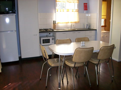 Goughs Bay Holiday Cottages - Sunshine Coast Guide 2