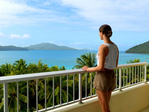 Hamilton Island Reef View Hotel - Sunshine Coast Guide 0