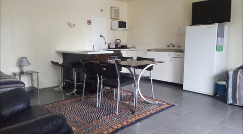 Meeniyan Motel And Bike Hire - Sunshine Coast Guide 3