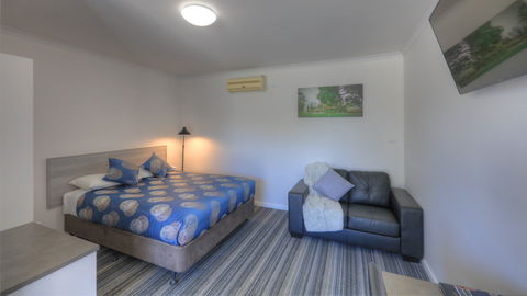 Paruna Motel - Sunshine Coast Guide 1