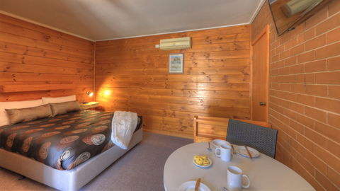 Paruna Motel - Sunshine Coast Guide 5