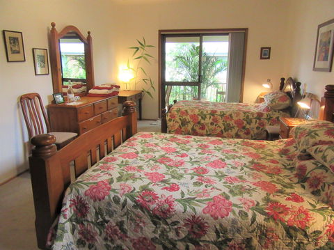 Peaceful Palms Bed And Breakfast - Sunshine Coast Guide 0
