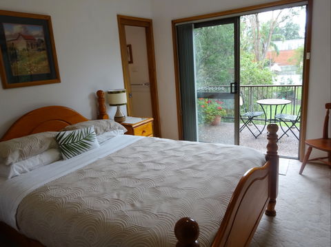 Peaceful Palms Bed And Breakfast - Sunshine Coast Guide 1