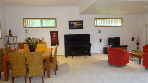 Peaceful Palms Bed And Breakfast - Sunshine Coast Guide 5