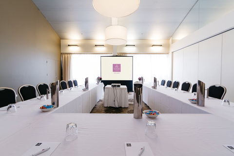 Sage Hotel Adelaide - Sunshine Coast Guide 1