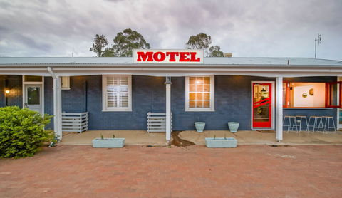 The Platypus Accommodation And Cafe - Sunshine Coast Guide 0