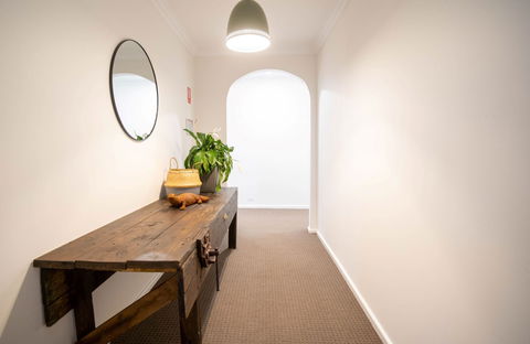 The Platypus Accommodation And Cafe - Sunshine Coast Guide 1
