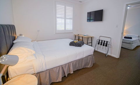The Platypus Accommodation And Cafe - Sunshine Coast Guide 3