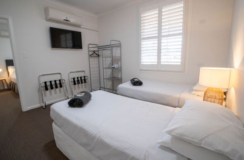 The Platypus Accommodation And Cafe - Sunshine Coast Guide 4