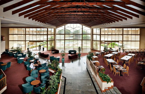 Abbey Beach Resort - Sunshine Coast Guide 1