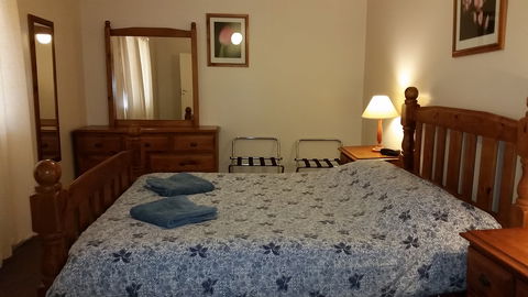 About Town Cottages - Blue Gum And Blue Bush Cottages - Sunshine Coast Guide 0