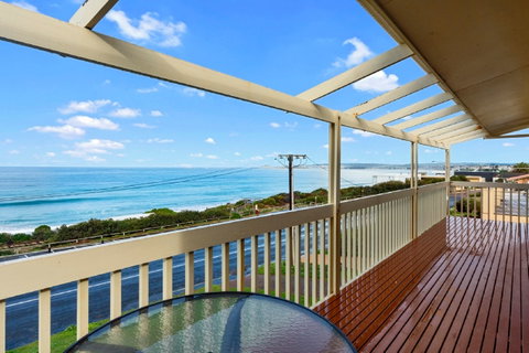 Absolute Boomer - Sunshine Coast Guide 0