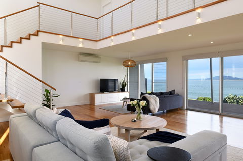 Absolute Waterfront Gerroa - Sunshine Coast Guide 1