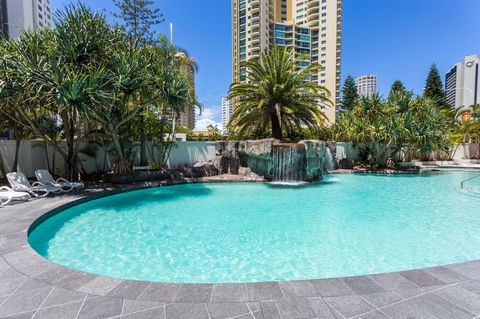 Alpha Sovereign Hotel - Sunshine Coast Guide 1