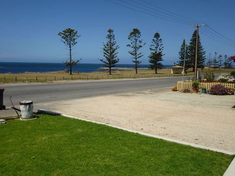 Anchors Away - Sunshine Coast Guide 0