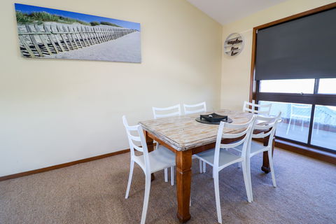 Anglers Abode - Sunshine Coast Guide 2