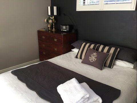 Apartments On-The-Park: Studio 35 - Sunshine Coast Guide 0