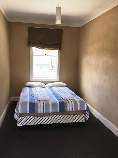 Apsley Arms Hotel - Sunshine Coast Guide 2