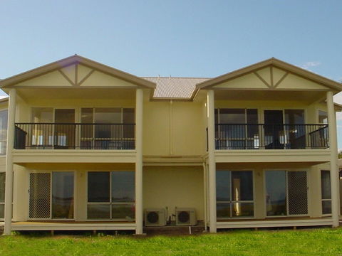 Arabesque Villa 2 - Sunshine Coast Guide 0