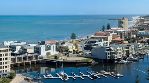 Atlantic Tower Motor Inn - Sunshine Coast Guide 0