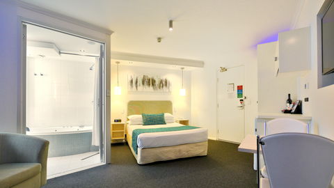 Atlantic Tower Motor Inn - Sunshine Coast Guide 2