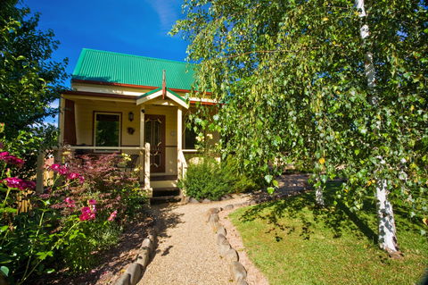 Autumn Abode Cottages - Sunshine Coast Guide 2