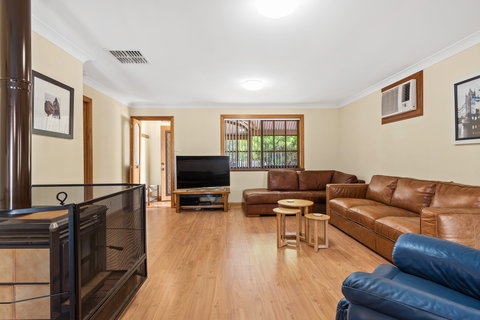 Century21 SouthCoast: Reef & Vines Port Noarlunga - Sunshine Coast Guide 1