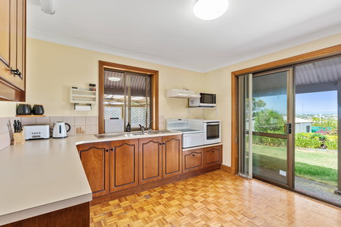 Century21 SouthCoast: Reef & Vines Port Noarlunga - Sunshine Coast Guide 2