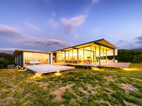 Cloudy Bay Beach House - Sunshine Coast Guide 1