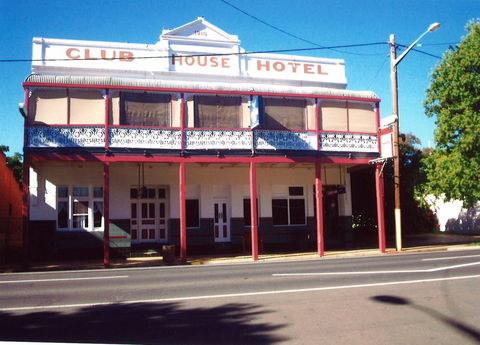 Club House Hotel - Sunshine Coast Guide 0