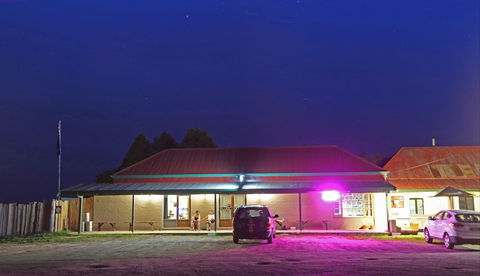 Deepwater Inn - Sunshine Coast Guide 0