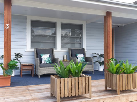 Long Jetty Lake House - Sunshine Coast Guide 0