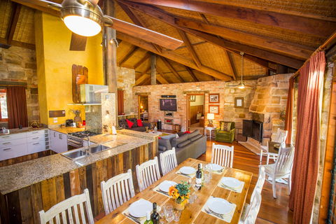 Monkey Place Country House - Sunshine Coast Guide 2