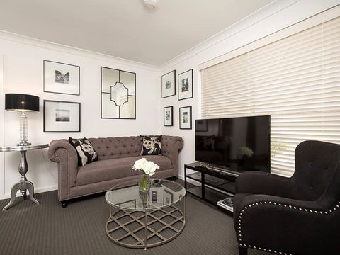 New York Dreamer - Sunshine Coast Guide 0