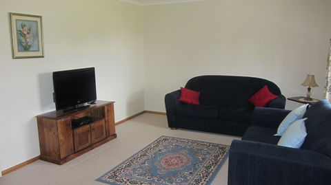 Port Pitstop Cottage - Sunshine Coast Guide 1