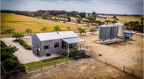Redwing Farm Barn - Sunshine Coast Guide 0