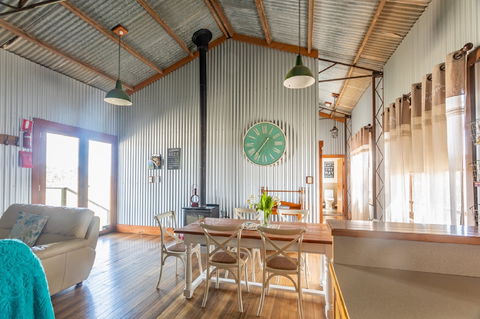Redwing Farm Barn - Sunshine Coast Guide 2