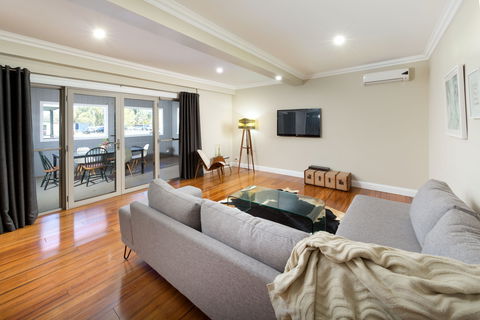 Stunning Style On David - Sunshine Coast Guide 2